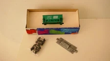 HO Scale Roundhouse Penn Central RR ore hopper car - COMPLETE