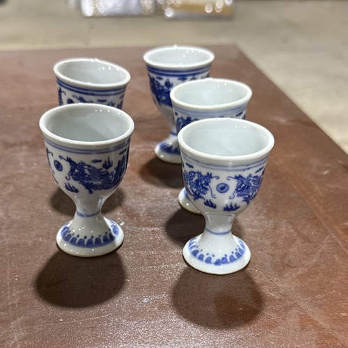 Ensemble de 5 tasses à oeufs en porcelaine peinte fleurie bleu blanc de Chine forme ronde - Photo 2/2