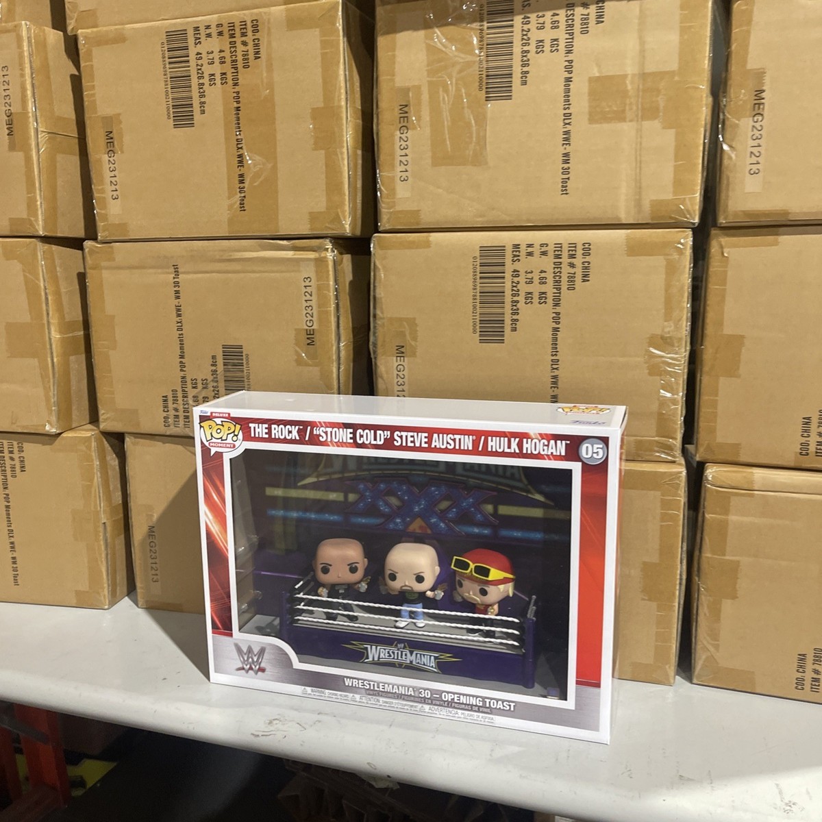 Funko Pop! Moments Deluxe with Case: WWE - The Rock / 