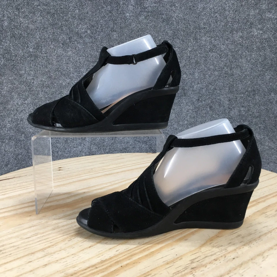 Босоножки женские Earth 6 B изогнутые с ремешками с открытым носком замшевые на танкетке черные с крючком и петлей - Изображение 2 из 4