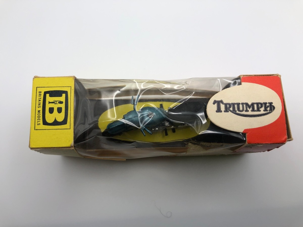 VINTAGE BRITAINS LTD TRIUMPH THUNDERBIRD MOTORCYCLE 650cc
