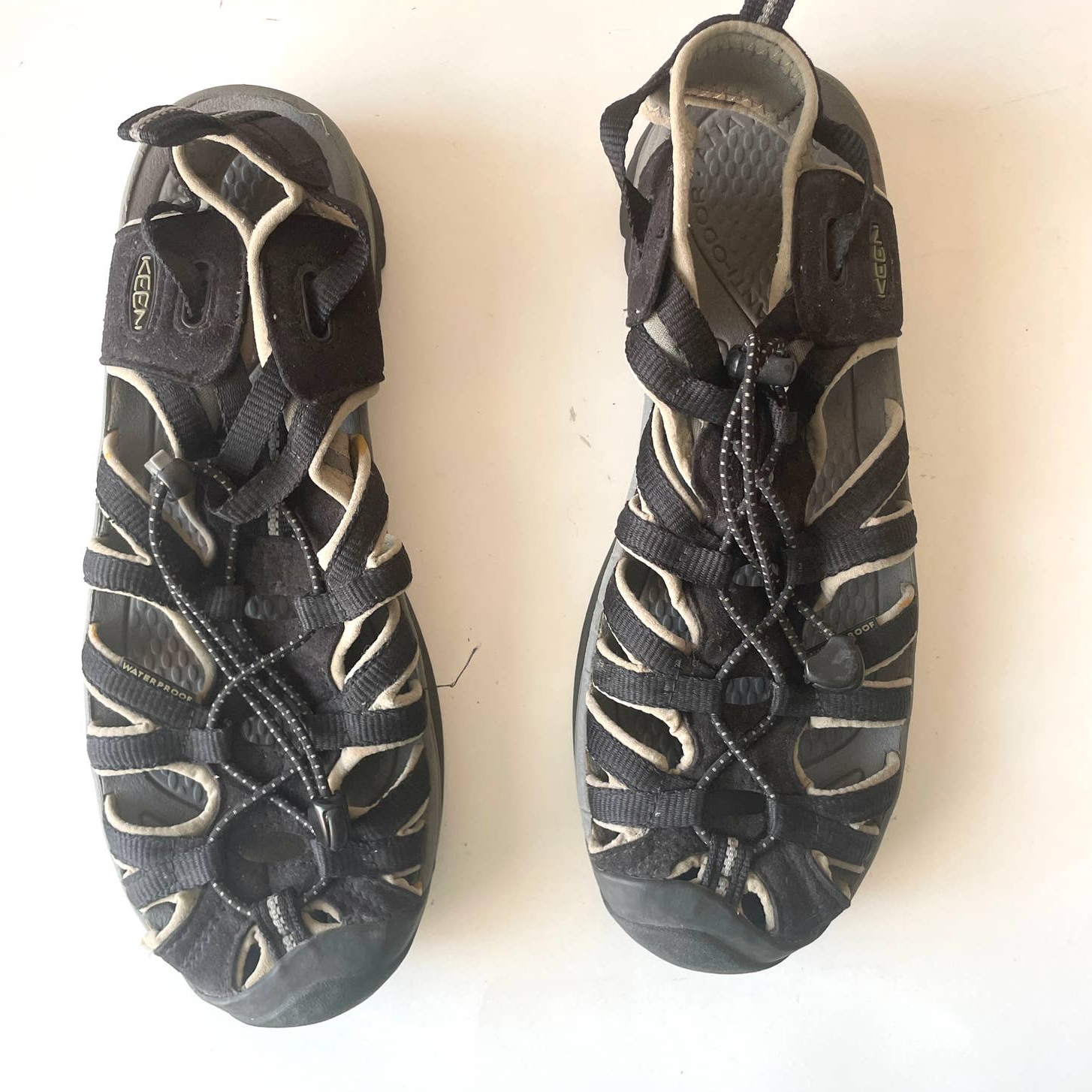 Sandali acquatici neri e grigi Keen taglia 9 5 M