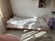 VB / Ikea MINNEN Bettgest.m Federholzrahmen ausz., Rosa, 80x200 cm Mit Matrazten
