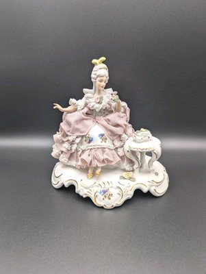 Edle Dresden Porzellan Figur Frau mit Spitzenkleid Im Barock-Stil - 17cm