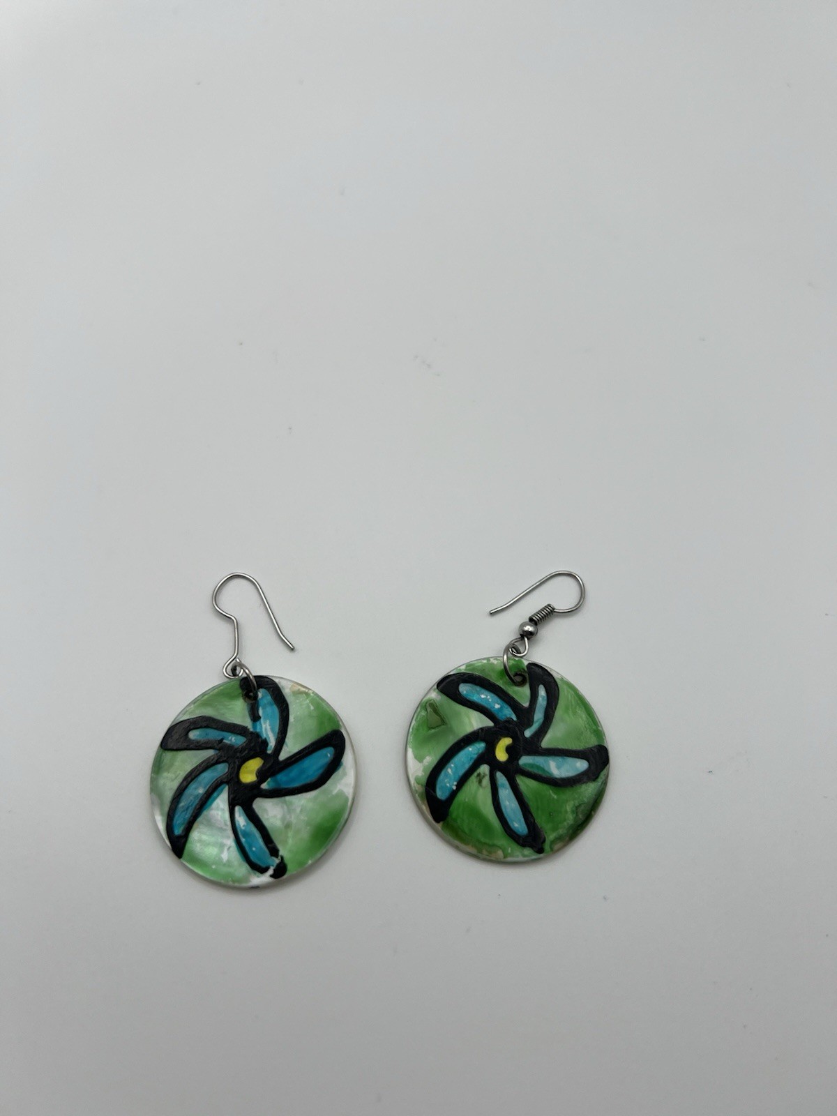Handcrafted Painted Shell Dangle Earrings Round F… - image 5