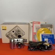Nikon COOLPIX E 7600 Compact Digital Camera Tested with Accessories