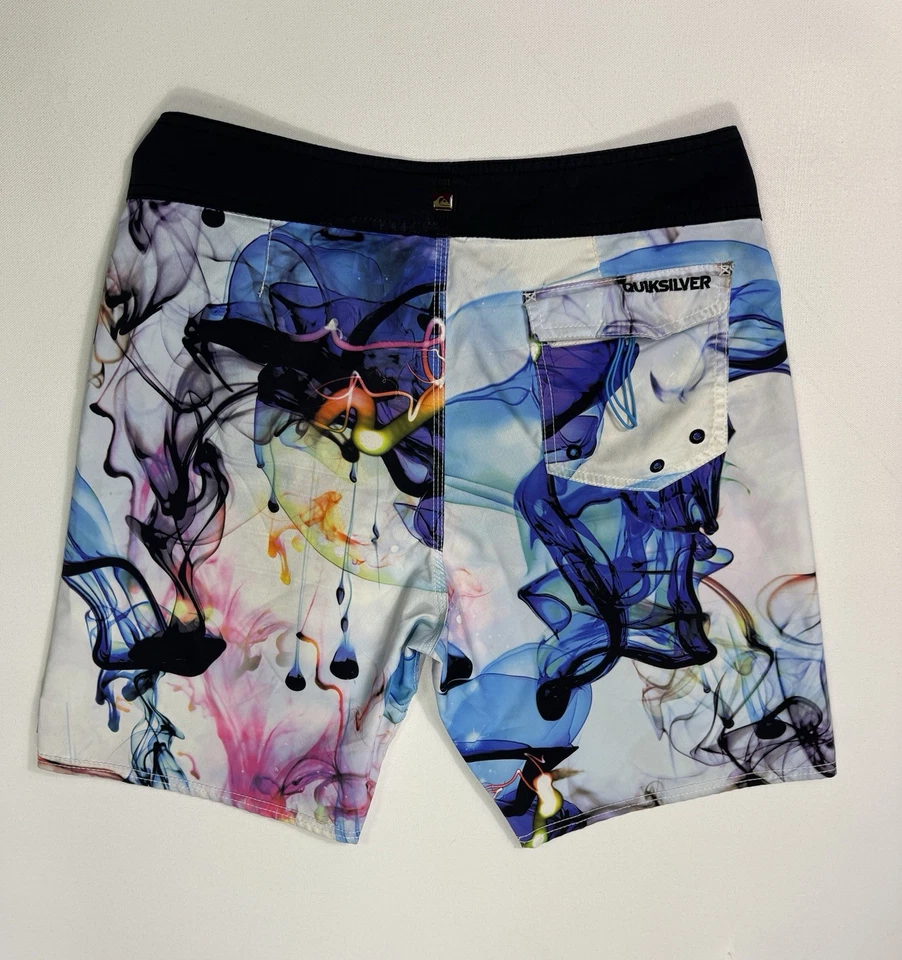 Shorts híbrido masculino Quiksilver 32x9 tinta arte praia casual leve sem forro natação - Imagem 2 de 4