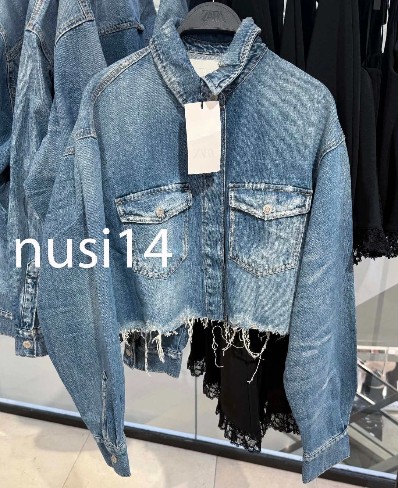 ZARA NEW WOMAN FRAYED RIPPED TRF CROP DENIM OVERSHIRT JACKET BLUE 0250/070/400
Opens in a new window