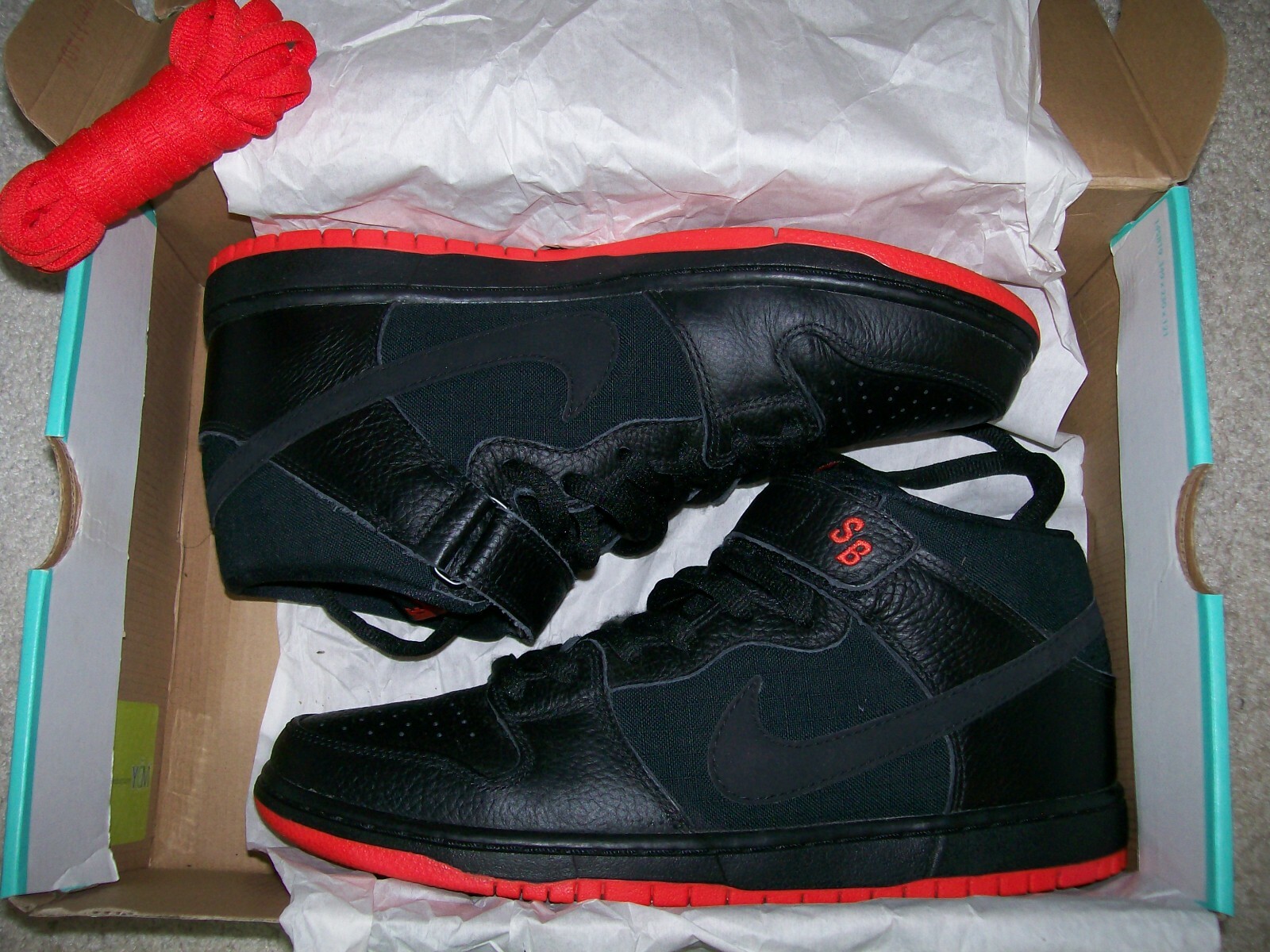 nike sb dunk mid halloween