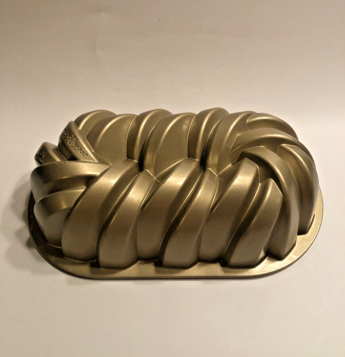 Nordic Ware 75th Anniversary Braided Loaf Pan 6-Cup Great Condition