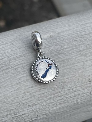 Rare Pandora Exclusive Country of New Zealand Flag Map Dangle