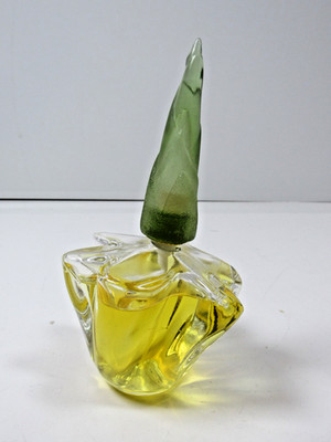 Lilith by Callaghan Eau De Parfum 2.5fl.oz /75ml Spray # P37G