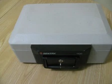 SENTRY SAFE 1100 PORTABLE FIREPROOF LOCKBOX WITH ONE  KEY  LOW PRICE  QUICK SHIP