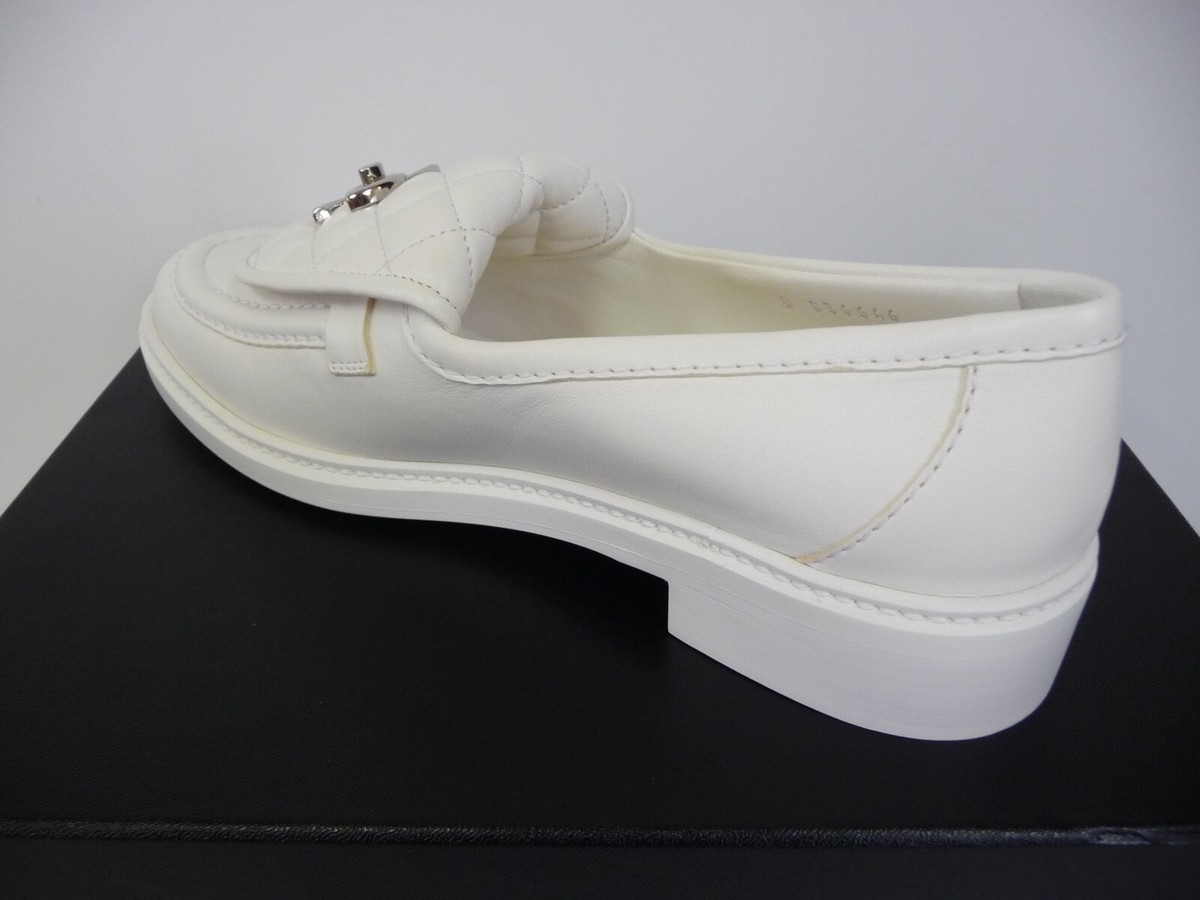 Chanel 23S G36646 White Matte Quilted Turnlock Silver Logo Chanel 23S G36646 White Matte Quilted Turnlock Silver Logo