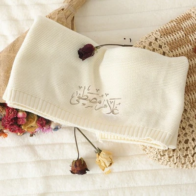 U &S CLOTHING Personalisierte Babydecke individuell arabisch Name bestickt Born Babyparty Geschenk
