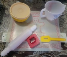 Vintage Tupperware Mini's Tupper Toys, 1403, 733 1402 797, 1404  947  Mat