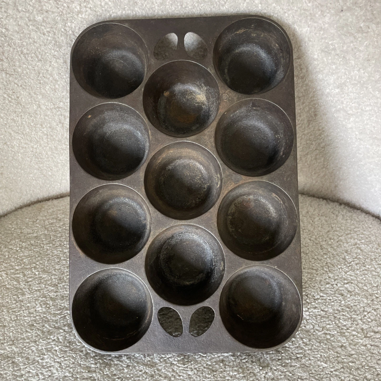 Vintage Griswold No. 10 Cast Iron Muffin Pan, # 949D Erie PA USA
