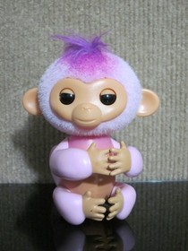 Fingerlings Interactive Baby Monkey Harmony 70+ Sounds And Reactions Pink