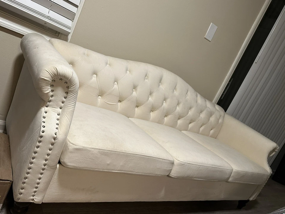 切斯特菲尔德天鹅绒沙发 — 第 4/4 张图片