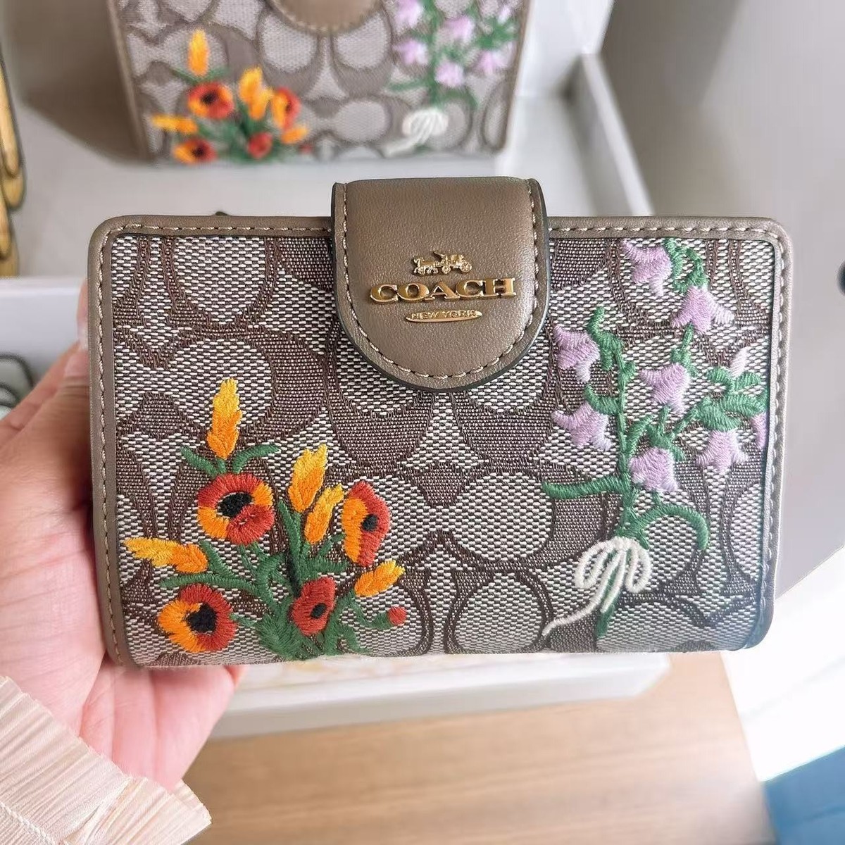 NWT Coach Medium Corner Zip Wallet In Signature Jacquard With