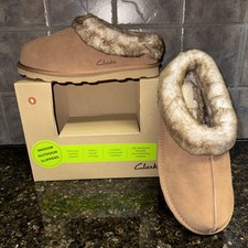 Clarks Women&rsquo;s Suede Center Seam Clog Slippers Fur Size 9M Tan Style LB0573