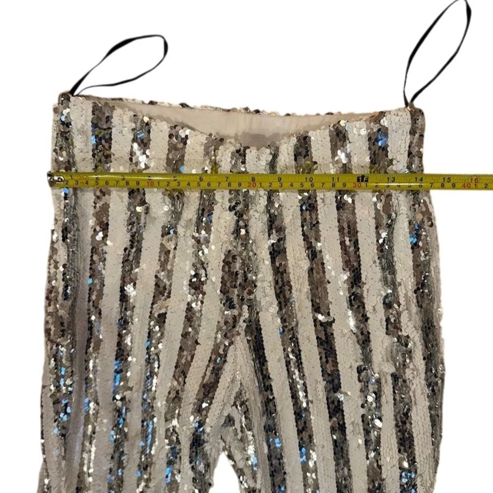 Pantalones acampanados Forever 21 para mujer plateados con lentejuelas a rayas talla L Foto 3 de 4