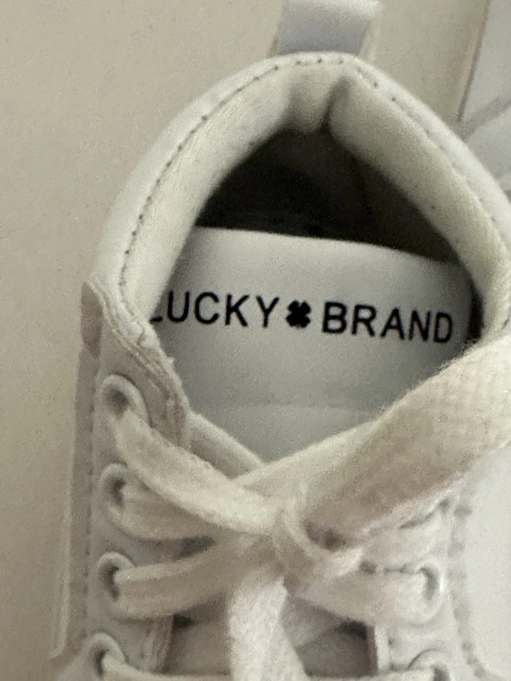 Zapatos de cuna de bebé blancos talla 1 de Lucky Brand  Foto 2 de 4