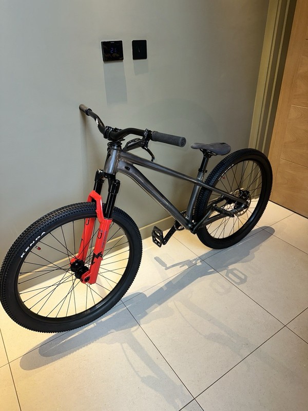 Specialized p3 dirt jump bike 26”