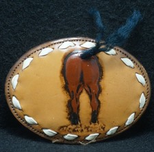 XA25138 GREAT VINTAGE 1970s HORSE BUTT ANIMAL ARTWORK LEATHER MENS BELT BUCKLE