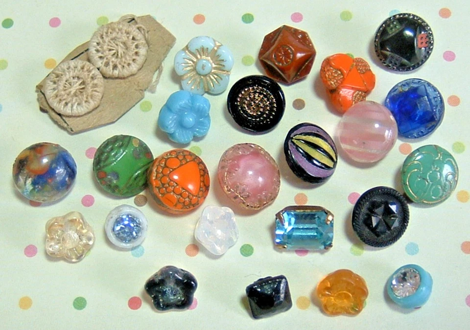 23 Vintage Diminutive Glass Buttons Pink Moonglow ~2 Crochet Buttons ~ 3/16-3/8" - Image 2 of 4