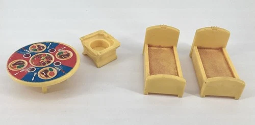 VTG 1974 Fisher Price Little People Play Family Castle #993 Furniture Beds Table