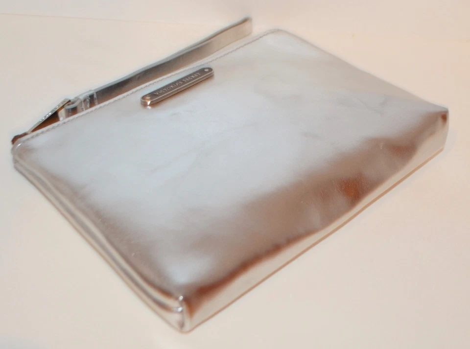 NUEVO VICTORIA'S SECRET PLATEADO BRILLANTE BOLSO DE BELLEZA ESTUCHE DE MAQUILLAJE CLUTCH CARTERA Foto 4 de 4