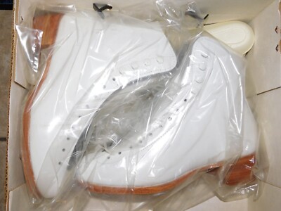 NEW OLD STOCK RIEDELL F355 FIGURE SKATES SZ 4 B WHITE BOOT ONLY