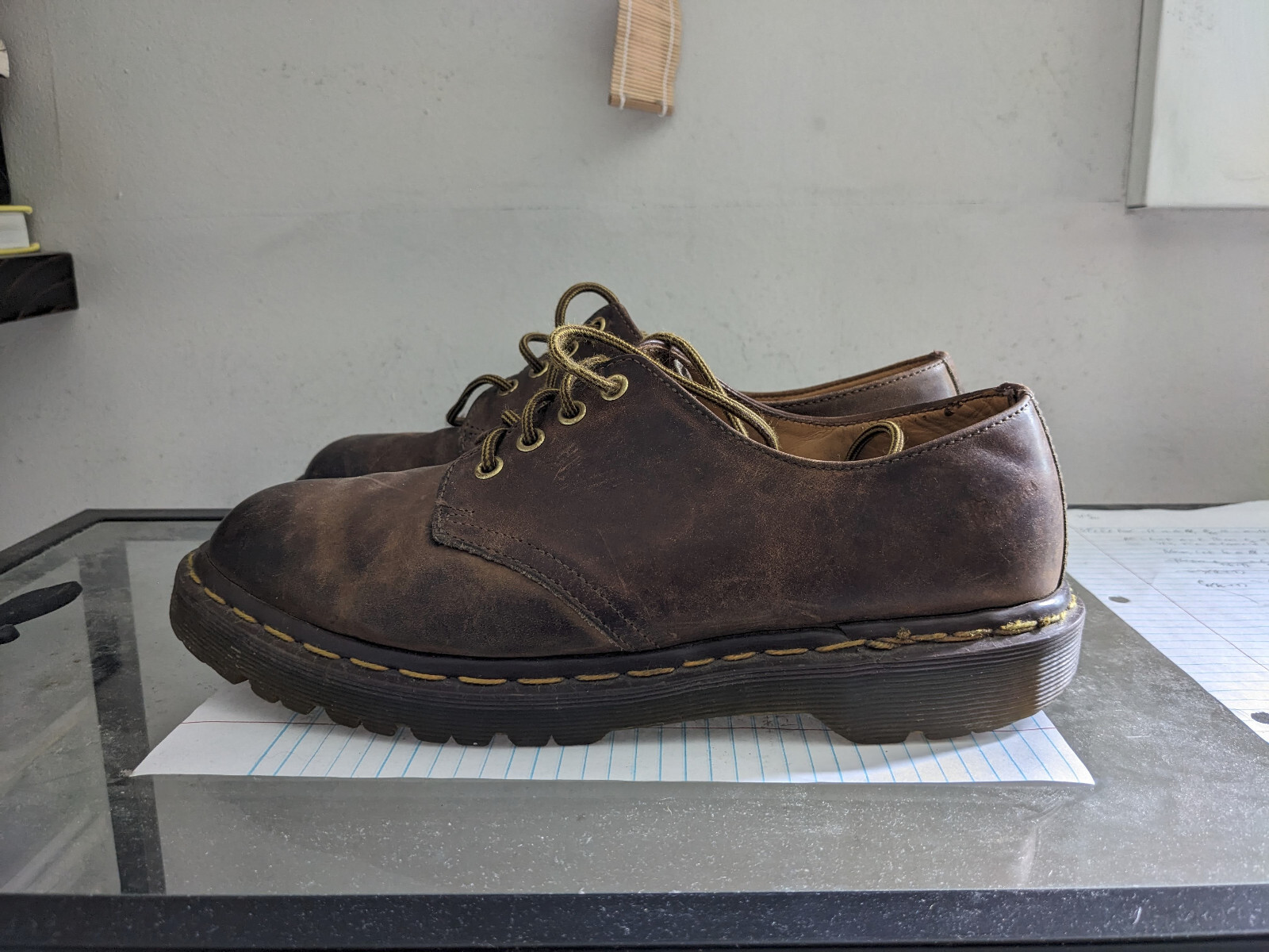 SAOLA Scarpe vintage Dr Doc Martens uomo US10 UK9 marrone suola a strappo Oxford Derby 4 occhielli INGHILTERRA