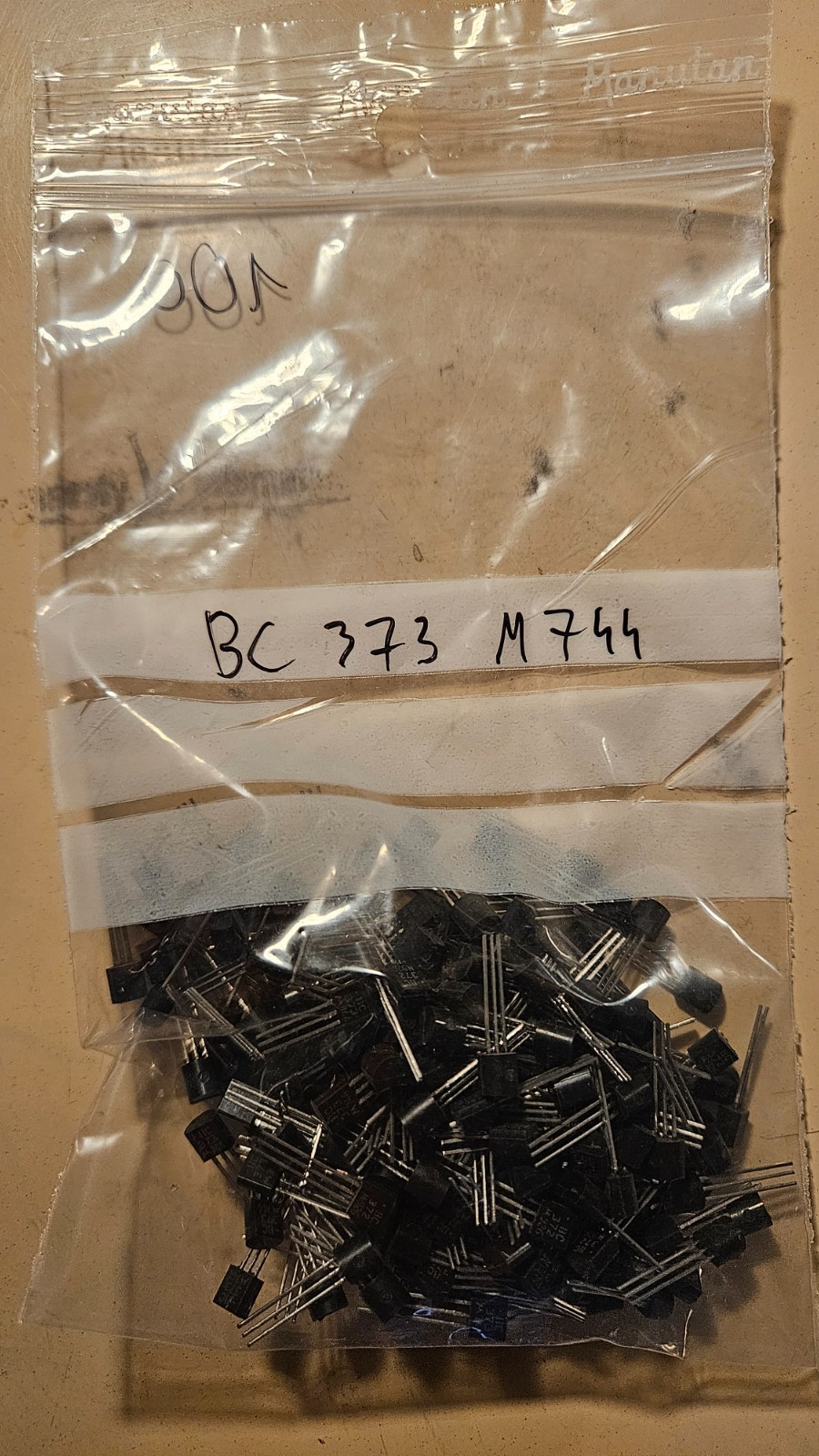 Transistors Darlington BC 373 pour commander des relais et moteurs avec un microcontrôleur
