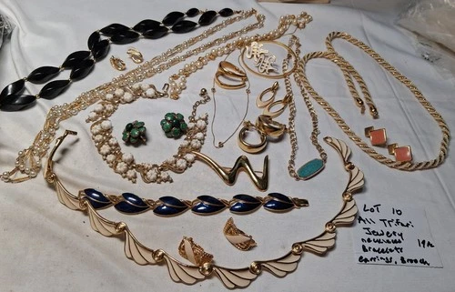 Vtg LOT 19Gold PL Trifari Necklace Bracelet earring Brooch Enamel Rhinestone #10