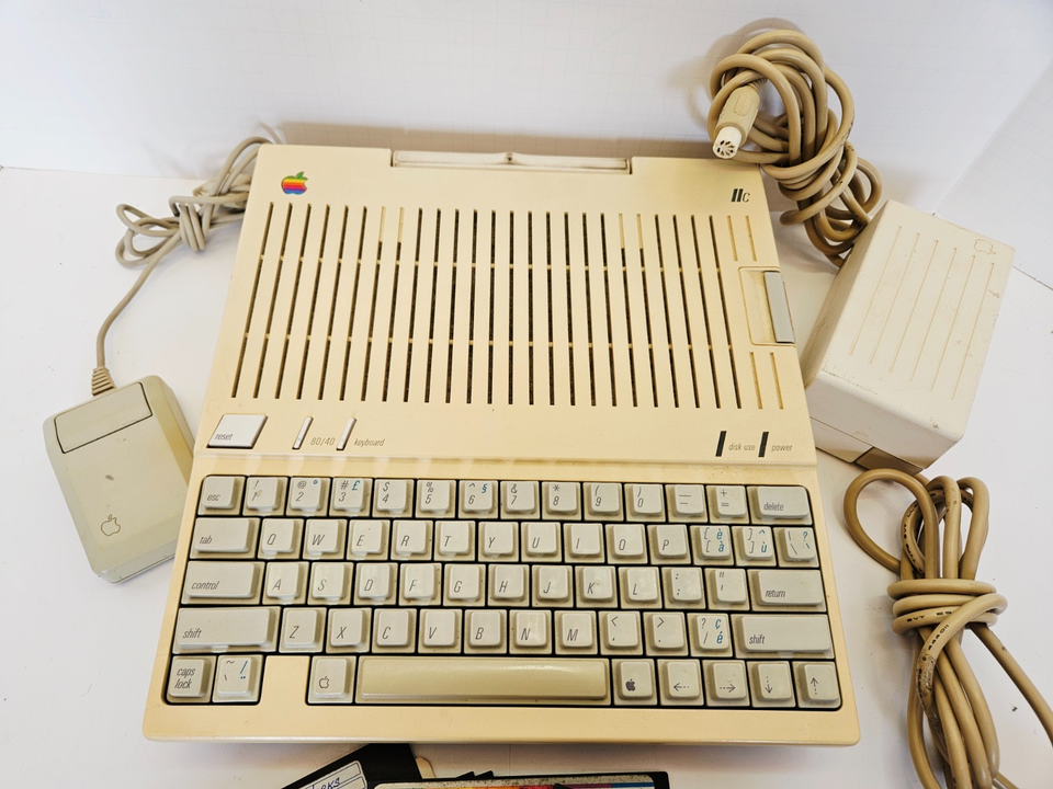 Vintage Apple IIc A2S4000 Computer + Mouse + Power Adapter & Multiple ...