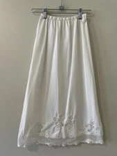 Vintage Val Mode Half Slip Lace Appliqués