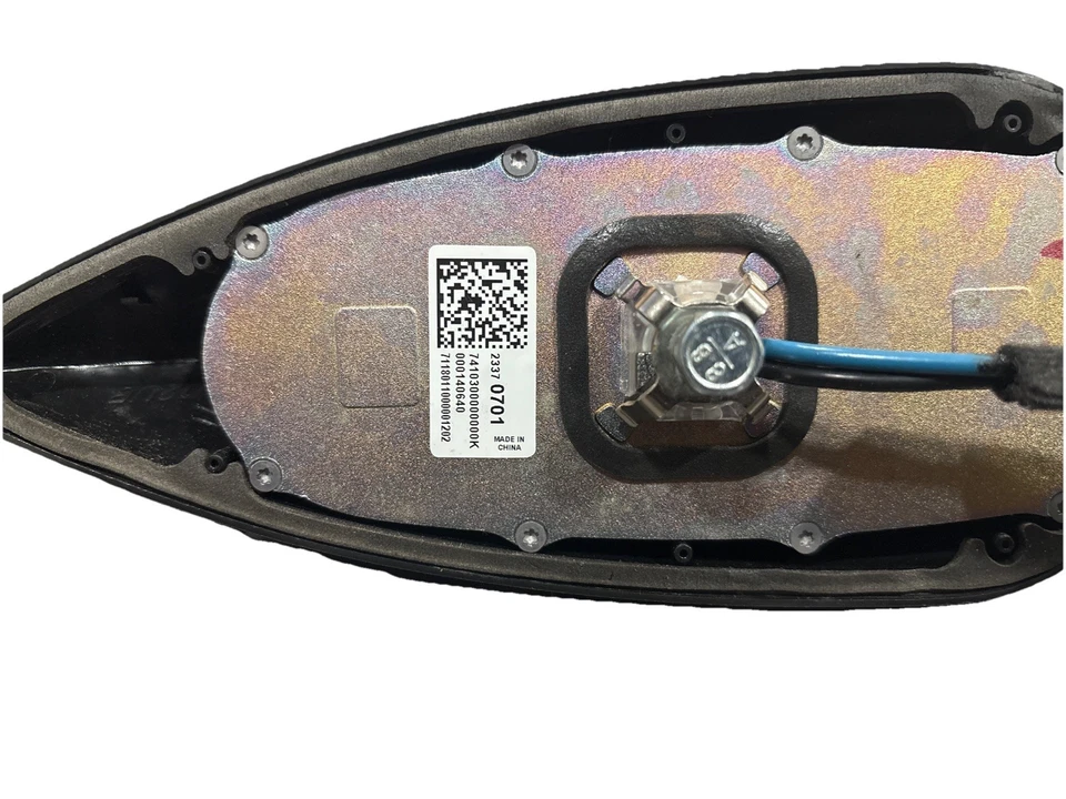 Antena de radio Chevrolet Cruze 2016-2018 montada en el techo aleta de tiburón OEM 23370701 Foto 3 de 3