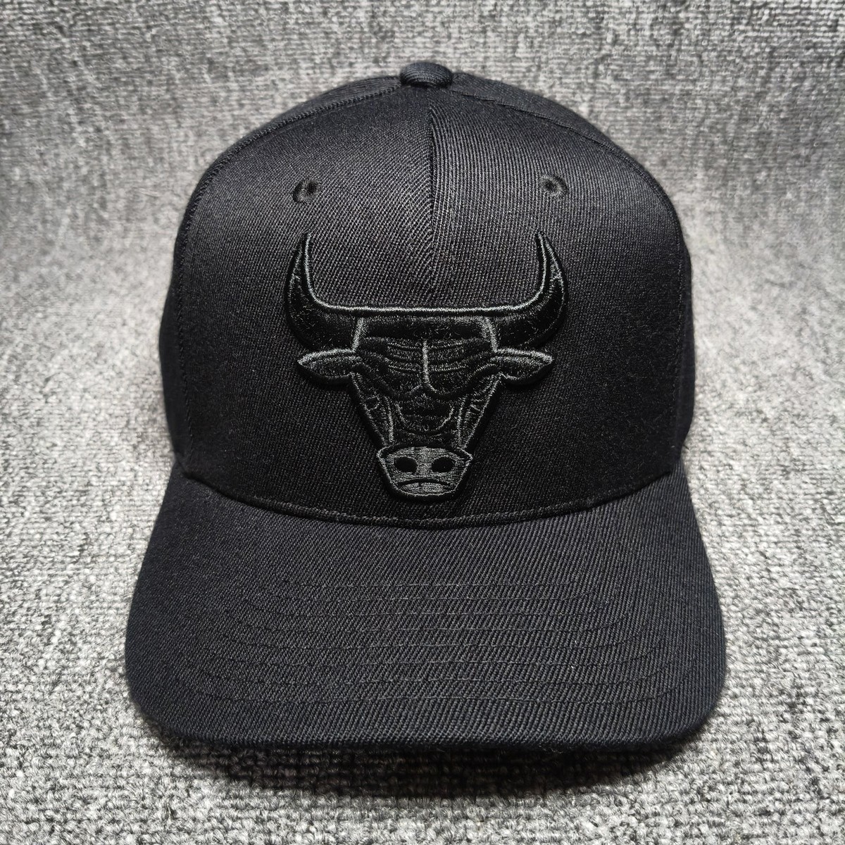 Mitchell & Ness Chicago Bulls NBA Black Snapback Curved Hat Cap