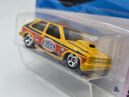 Hot Wheels 2025 HW Compact Kings Series Yellow '76 Chevy Chevette - Bild 4 von 8