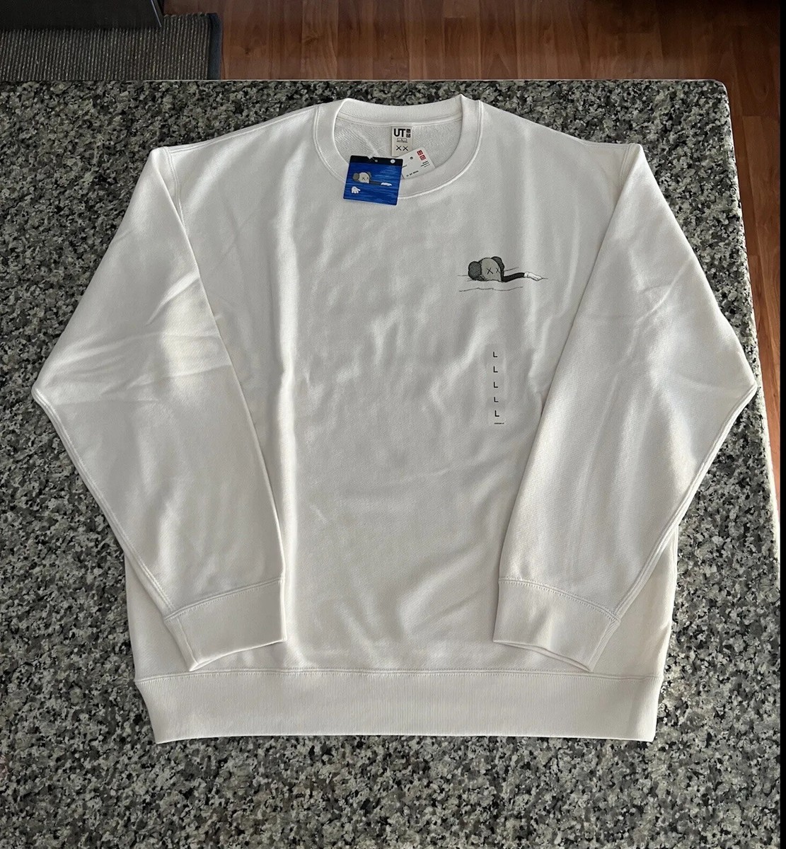Kaws Uniqlo Off White Sweater Mens Large Companion Cotton UT Kaws Uniqlo Off White Sweater Mens Large Companion Cotton UT