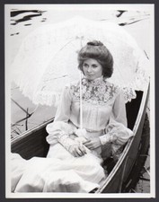 Lindsay Wagner TWO WORLDS OF JENNIE LOGAN Orig Photo actress w. parasol in canoe