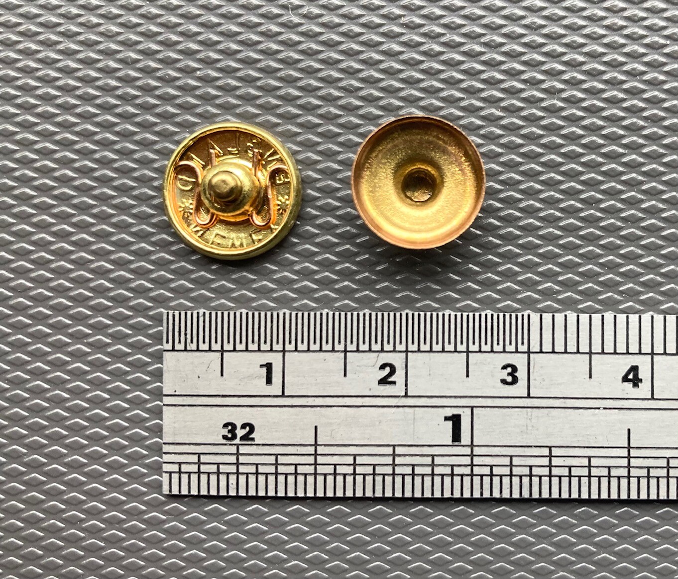 70 Press Stud Fastener Sockets & 70 Studs Newey England Read