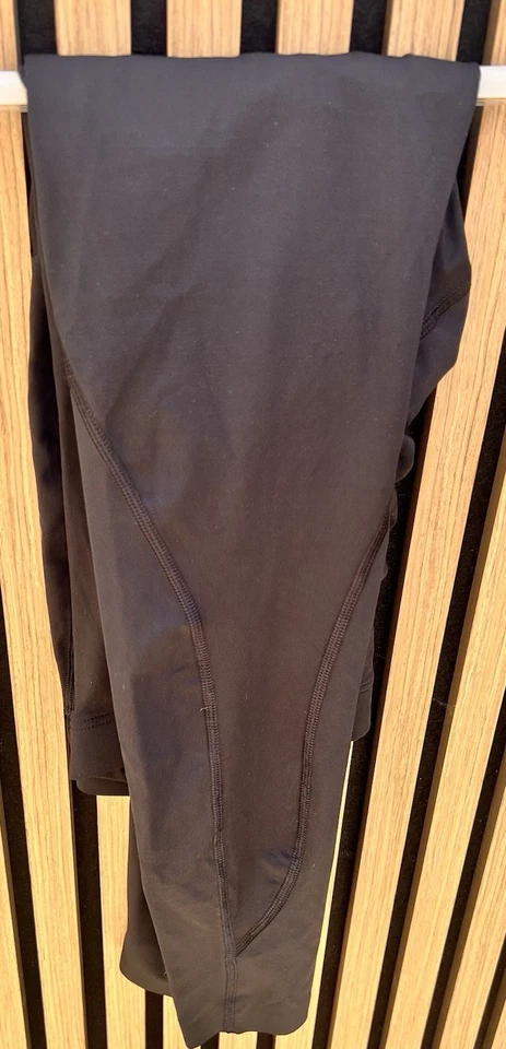 Elite Athlete, Compression 2XU, Long Sleeve Top In Medium & Tights In Small - Image 4 of 4