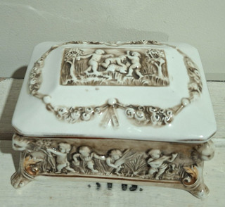 Vtg CAPODIMONTE Lidded Jewellery Box Cherub & Floral Pattern c1950s Italy