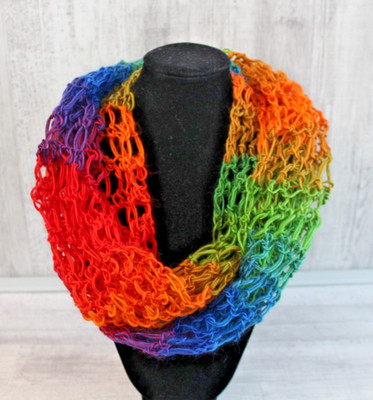 Loop gehäkelt, Häkelloop, Schlauchschal, Halswärmer, Farbverlaufsgarn,Regenbogen