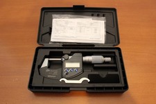 Mitutoyo 293-340-30 Digital Micrometer 0-1" Range, 0.00005" Resolution w/Case