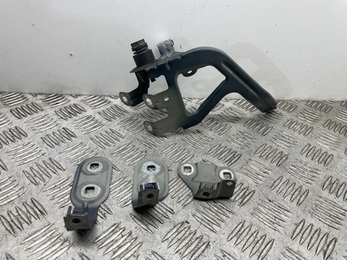 BMW 5 Touring F11 Kotflügelhalter vorne rechts 3.00 Diesel 230kw 2012 23720436