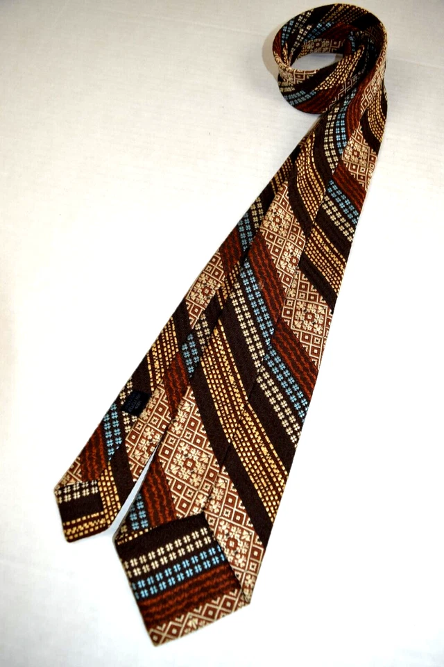 Gravata de pescoço vintage anos 70 poliéster texturizado fantasia marrom bronzeado azul listrado 55" x 3" - Imagem 3 de 4